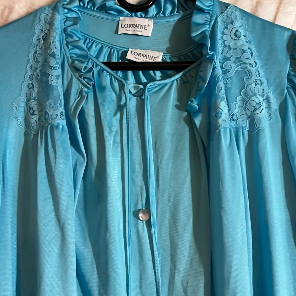 Vintage LORRAINE®. Set of silky size medium nightgown looks new